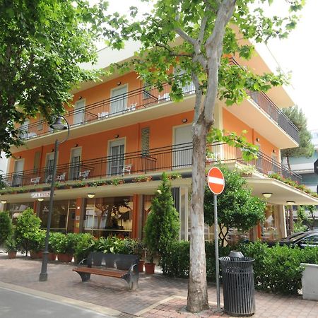 Albergo Santo Stefano Беллария-Иджеа-Марина Экстерьер фото